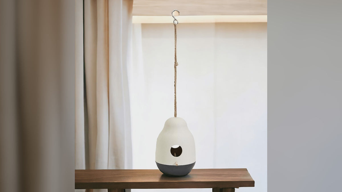Gia Roma Cocoon bird feeder
