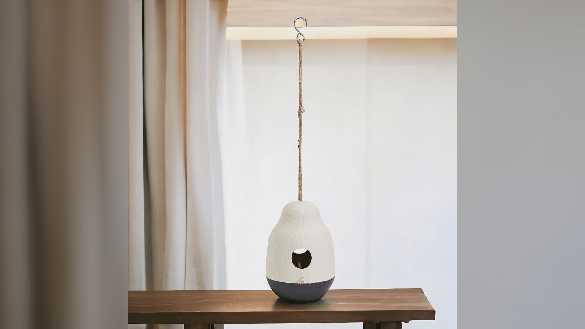 Gia Roma Cocoon bird feeder